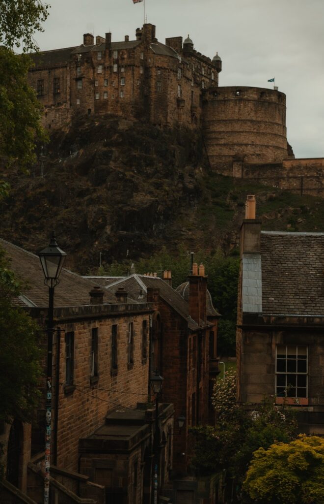 Vennel Viewpoint in Edinbrugh- Elopement in edinburgh starting with the view of the castle